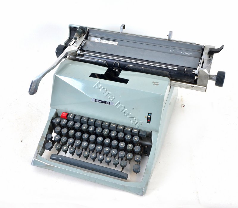 Olivetti 82 Üzerinde TC Hükümeti Yazılı DaktiloPeramezat